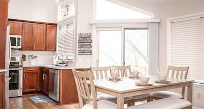 Lakeside Living at Abbey Springs - Pools & Beach!