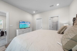 4 bedrooms, iron/ironing board, bed sheets