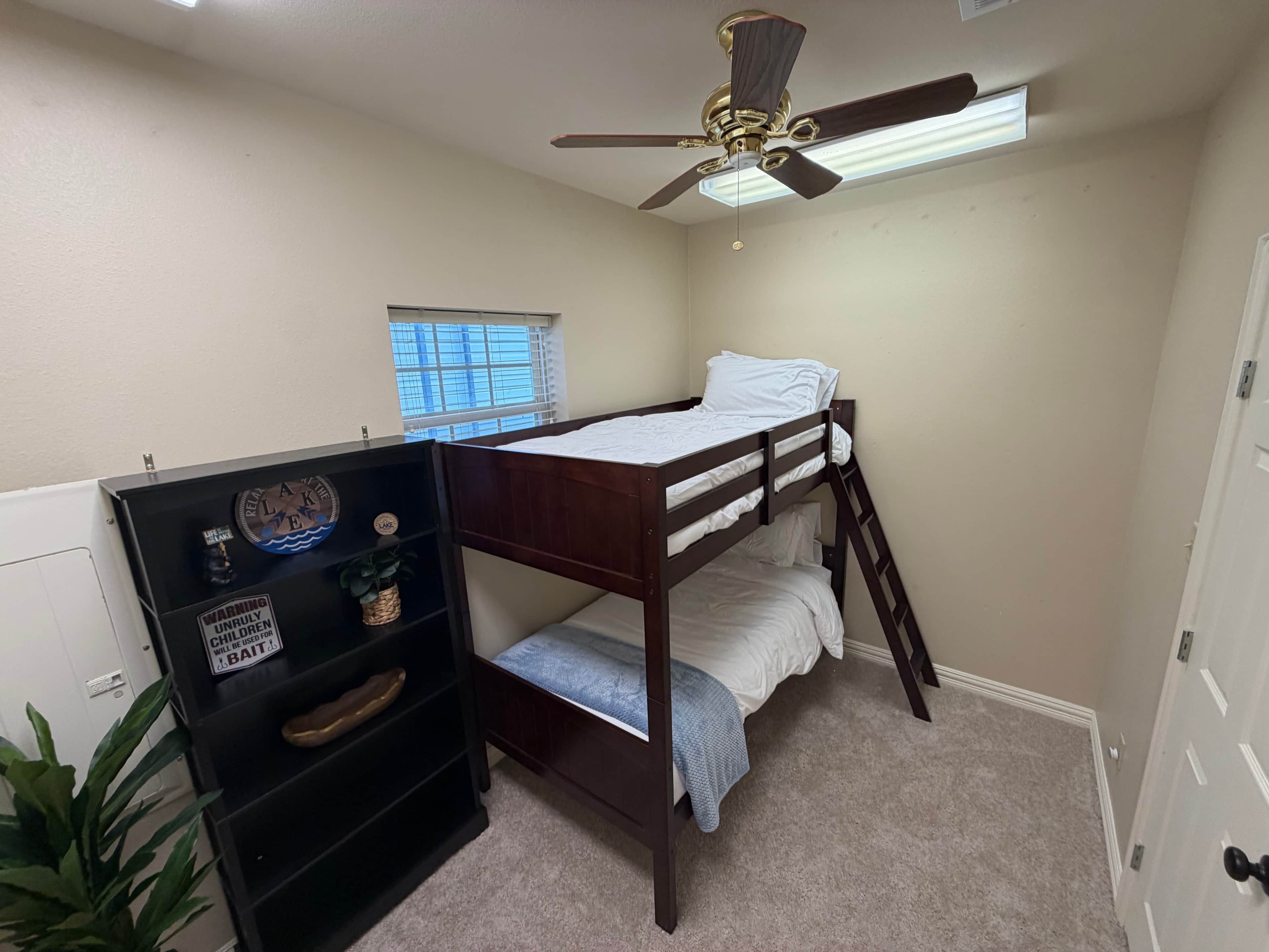 5 bedrooms, free WiFi, bed sheets, wheelchair access