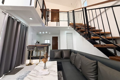 Interior. Neyz Farmyardz | One Unit