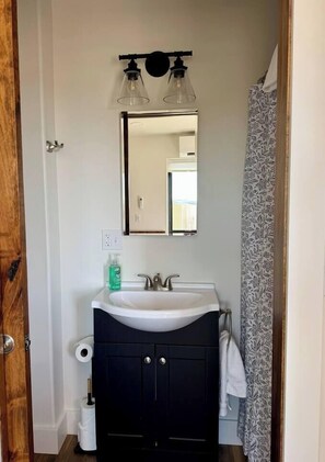 Hair dryer - Country Cottage - New Construction On 20 acres (Miles City)