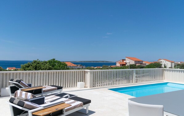 pool - Amazing home in Mandre (Mandre)