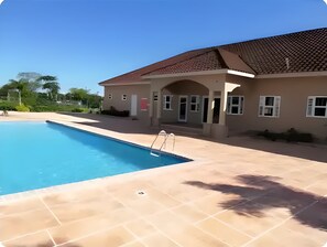 Outdoor pool - Pool, Playground, Gym, Near Beach & 24/7 Security. (Saint Ann's Bay)