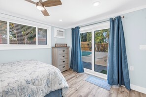 1 bedroom, iron/ironing board, Internet, bed sheets - Serene 1-bedroom  in St. Pete Beach - UNIT B (St. Pete Beach)