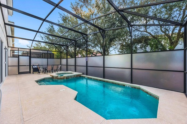 Upstay Spacious Villa W Pool, Hot Tub & Game Room - Kissimmee, FL