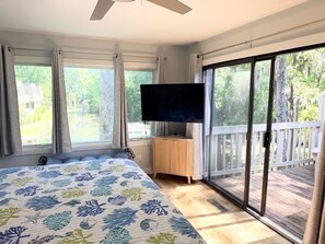 3 bedrooms, iron/ironing board, Internet, bed sheets - Island Breeze Villa (Hilton Head Island)