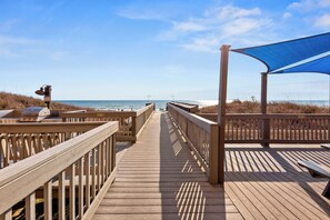 Property grounds - Pelican Perch! 3BR 3BA Corner Beachfront Condo w/ Epic Views, Sleeps 9 (Panama City Beach)