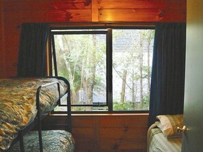 3 bedrooms, iron/ironing board, bed sheets - Puka Lodge (Front dwelling) 2 mins walk to beautiful Pukawa Bay Beach Lake Taupo (Pukawa)