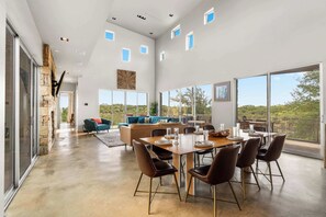 Casa (Multiple Bedrooms) | Interior