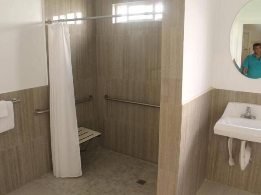 Towels, soap, shampoo, toilet paper