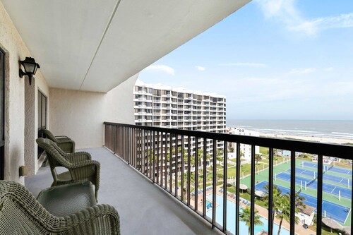 Wake Up to Ocean Views - Beachfront Balcony, Pool