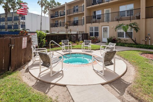 Steps From Beach, Condo With Pool and Hot Tub