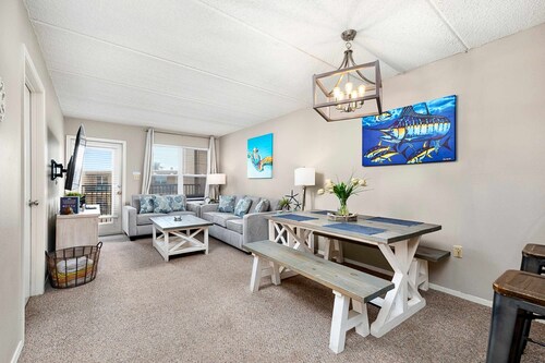 Steps From Beach, Condo With Pool and Hot Tub