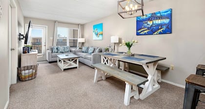 Steps From Beach, Condo With Pool and Hot Tub