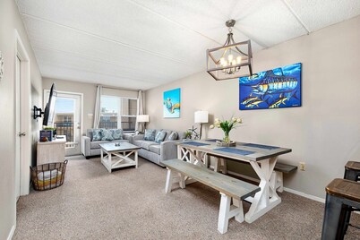 Steps From Beach, Condo With Pool and Hot Tub