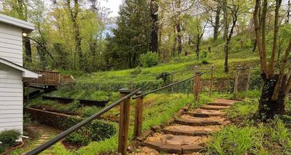 Charming 4-bedroom flat in peaceful Chattanooga Missionary Ridge neighborhood