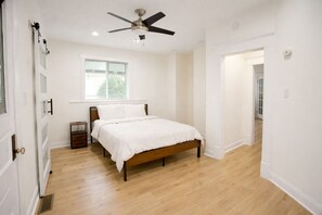1 bedroom, iron/ironing board, WiFi, bed sheets -     Cozy Atlanta Stay Sleeps 4 Near ATL. Free Wifi + Self check in (College Park)