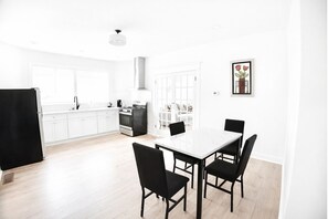 Dining -     Cozy Atlanta Stay Sleeps 4 Near ATL. Free Wifi + Self check in (College Park)