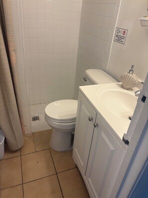 Towels, soap, toilet paper - Small studio (West Palm Beach)