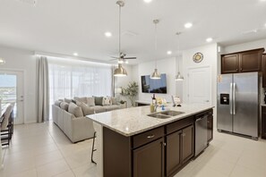 Interior - Epic Fireworks Retreat at Windsor Island - Steps to Clubhouse - Private Pool (Davenport)
