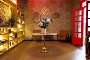 Standard Room, 1 King Bed, Private Bathroom | Interior - Puerta Roja Roma (Ciudad de México)