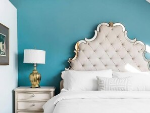 5 Schlafzimmer, Schreibtisch, Bügeleisen/Bügelbrett, Reisekinderbett