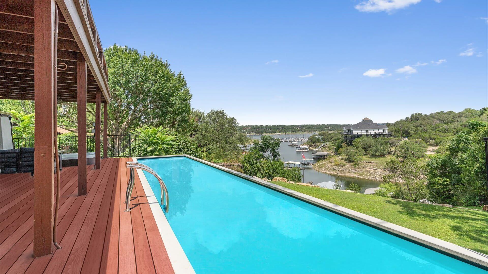 House (6 Bedrooms) | Front of property
