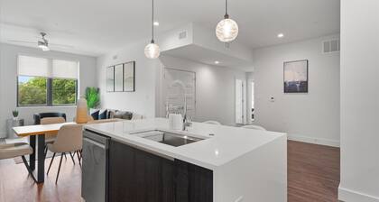 Upstay: Modern & Pet-friendly 2BR Home Near Soco