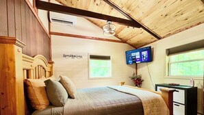 A bedroom with a bed, a desk, a television, and a window. - 20 Mins To Hershey Park w/ Farm Animals & Firepit! (Grantville)