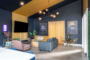 House (4 Bedrooms) | Interior - Stylish Home With Pool & Hot Tub Near Downtown (Austin)