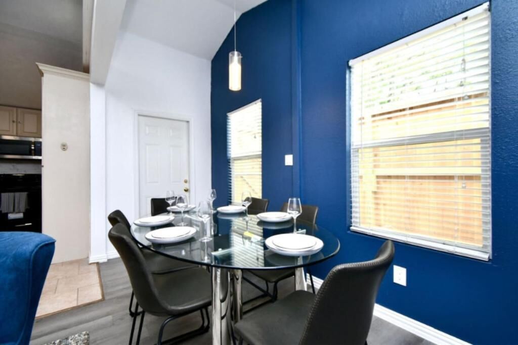 Deluxe House | Dining