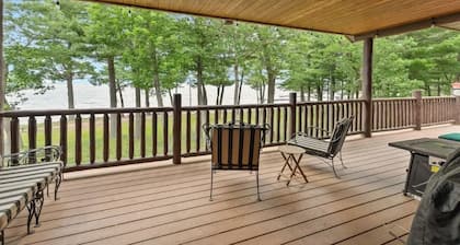 NEW - Lake & Beach Front -Directly On Castle Rock Lake. Newly updated!