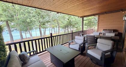 NEW - Lake & Beach Front -Directly On Castle Rock Lake. Newly updated!