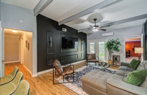 Living area - Southwick (Houston)