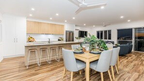 Dining - Belle Haven - luxurious 5 bedroom air conditioned home , 200m stroll to the beach Agnes Water. (Agnes Water)