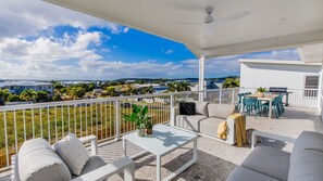 Outdoor dining - Belle Haven - luxurious 5 bedroom air conditioned home , 200m stroll to the beach Agnes Water. (Agnes Water)