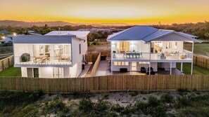 Exterior - Belle Haven - luxurious 5 bedroom air conditioned home , 200m stroll to the beach Agnes Water. (Agnes Water)