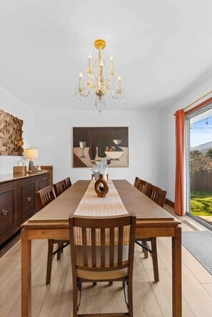 Dining - 7th & Sea | Olympic Mid-Century Scenic Getaway (Port Angeles)