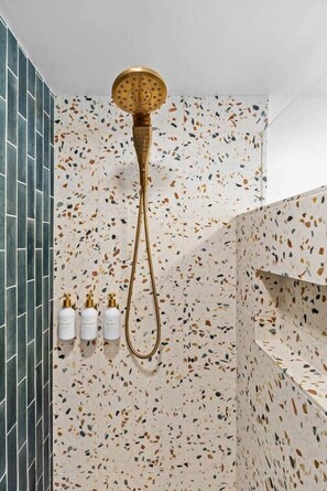 Een douche, een haardroger