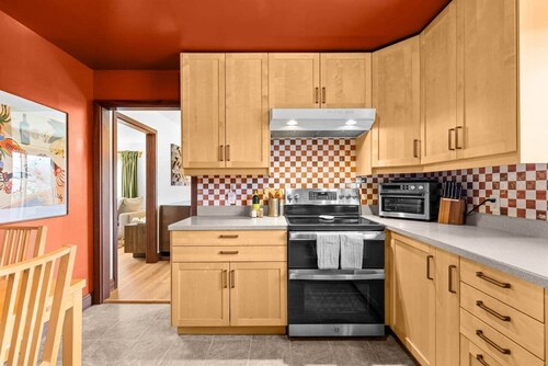 7th & Sea | Olympic Mid-Century Scenic Getaway