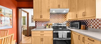 7th & Sea | Olympic Mid-Century Scenic Getaway