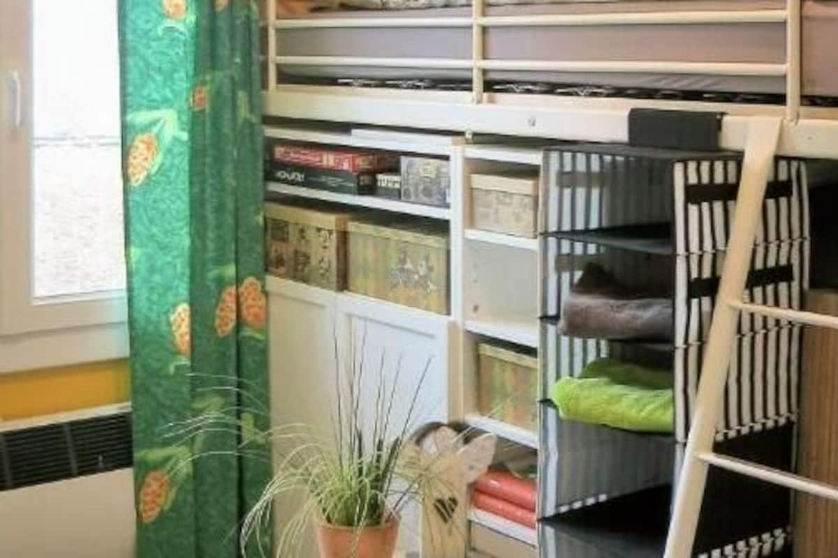 Economy Single Room, Shared Bathroom