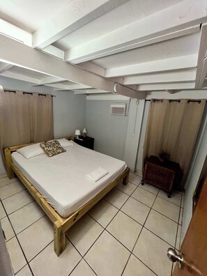 2 Schlafzimmer, Reisekinderbett, Bettwäsche