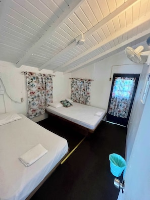 11 Schlafzimmer, Reisekinderbett, Bettwäsche