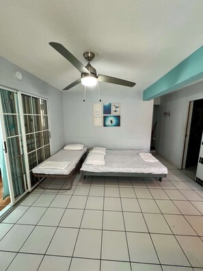 2 Schlafzimmer, Reisekinderbett, Bettwäsche