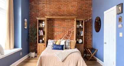 Spacious studio apartment with river view in the heart of downtown Henderson, KY