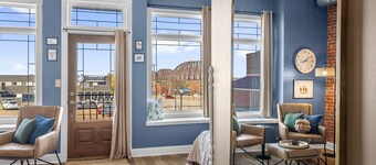 Spacious studio apartment with river view in the heart of downtown Henderson, KY