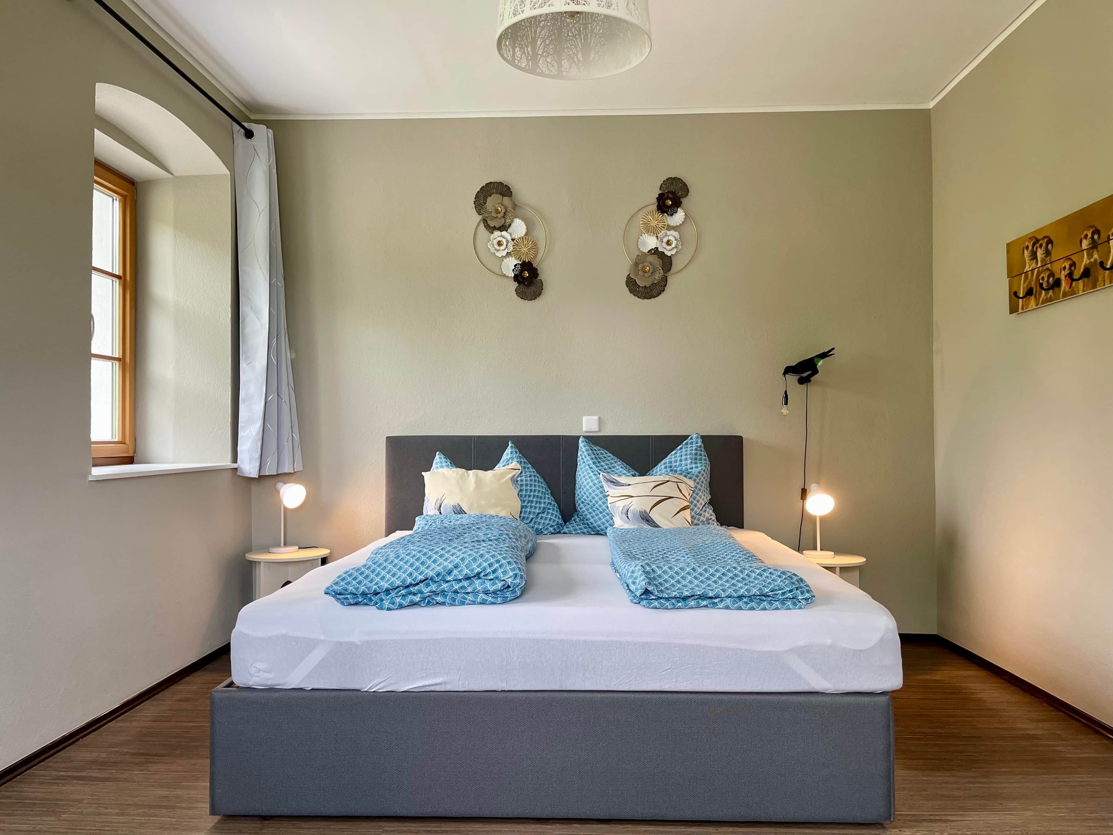3 bedrooms, travel cot, free WiFi, bed sheets