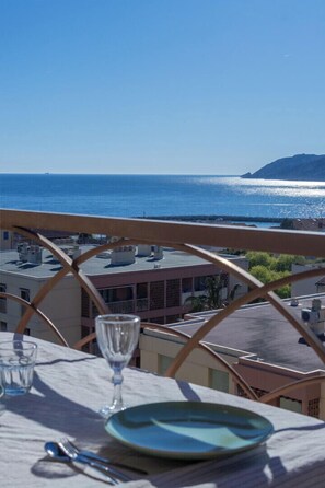 Outdoor dining - T2 L’Estaque - Vue mer - Balcon - 2 pers - Parking (Marseille)