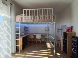 A bunk bed with a desk and chair underneath, a vanity with a mirror and lights, and a small stool. - Family home with private heated pool and air conditioning (Biscarrosse)